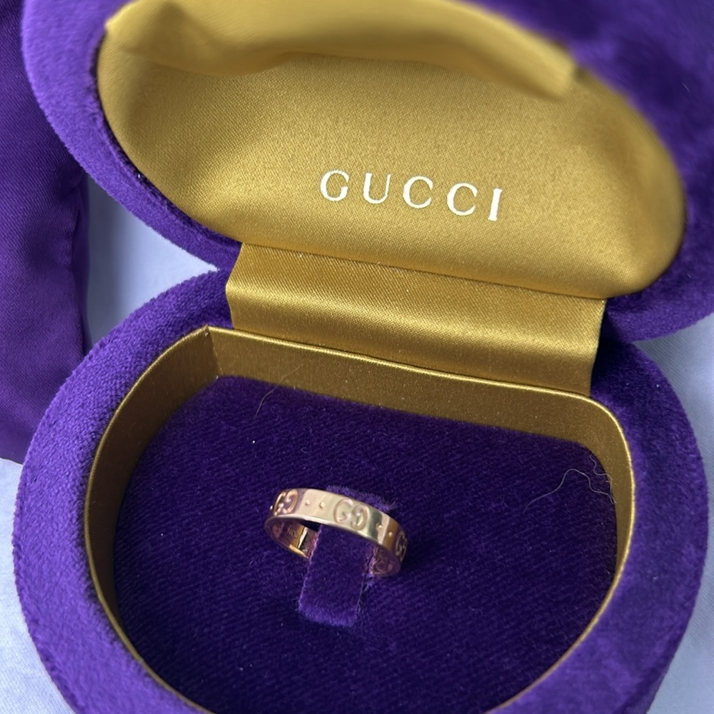 GUCCI solid 18-karat gold
ring size 6 - Picture 3 of 4